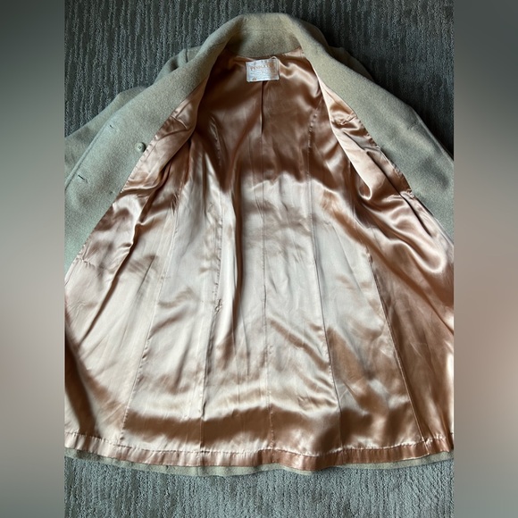 Pendleton 100% virgin wool camel-color trench coat. Size small. - Picture 13 of 16